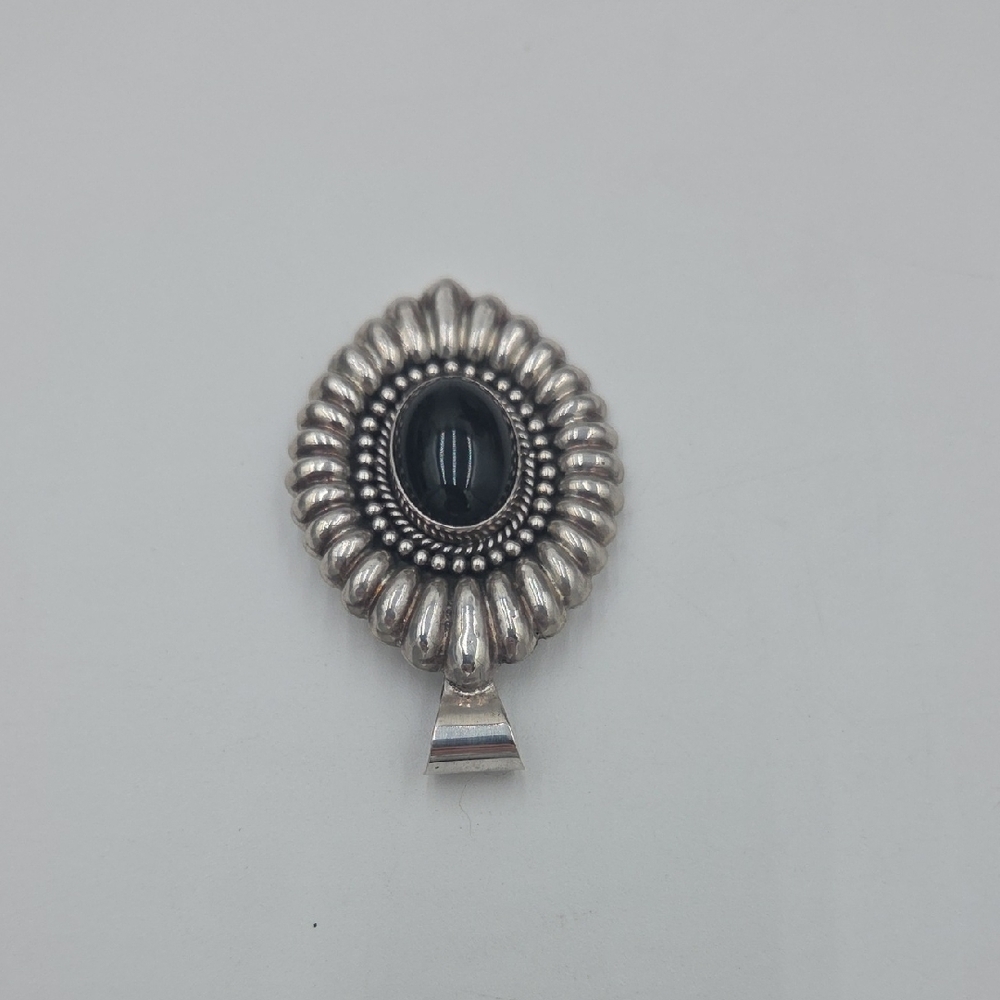 925 Sterling Silver with Black Stone Pendant - Picture 2 of 4